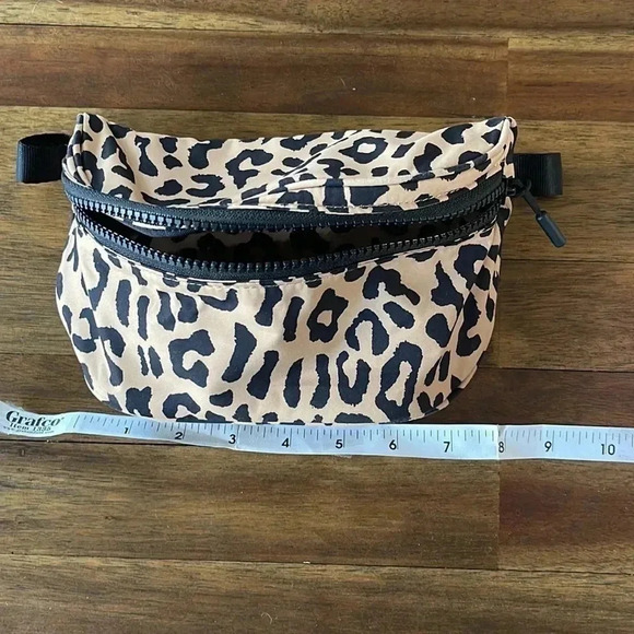 Colugo leopard case. - Picture 3 of 5